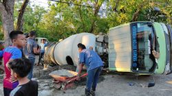 Truk Molen Terbalik di Tanjungpinang