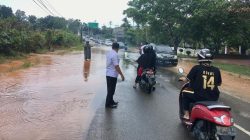 Hujan Deras Sebabkan Banjir di Jalan Nusantara Tanjungpinang