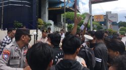 Puluhan Mahasiswa Geruduk Kantor BRK Syariah, Tuntut Dana CSR Pendidikan