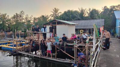 Terobosan Bagan Apung Mahasiswa UMRAH Dukung Budidaya Ikan di Kampung Madong