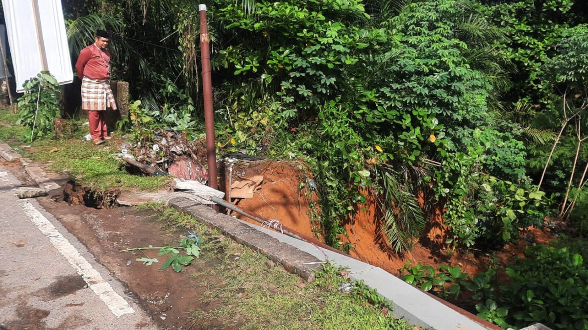 BPBD Imbau Pengendara Berhati-Hati Akibat Longsor di Kota Piring