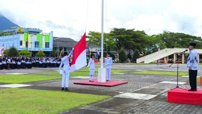 Bupati Natuna Pimpin Upacara Peringatan HUT PGRI ke-79 dan Hari Guru Nasional