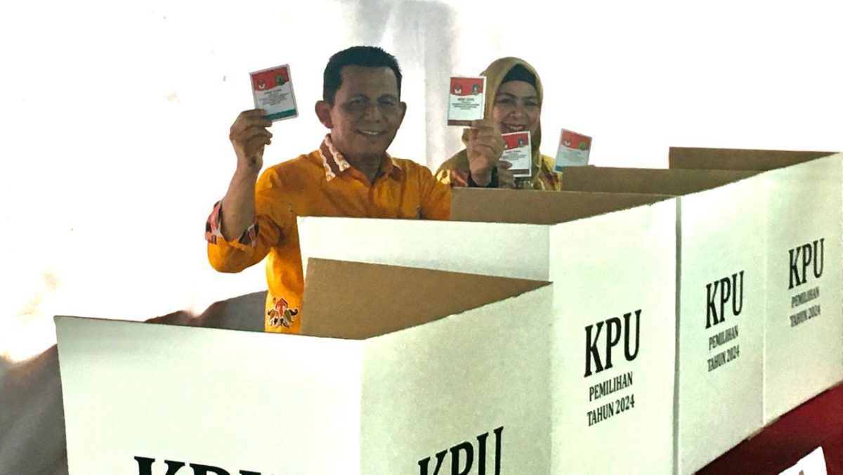 Ansar Ahmad Salurkan Hak Pilih di TPS 14, Optimis Menang di Pilkada Kepri