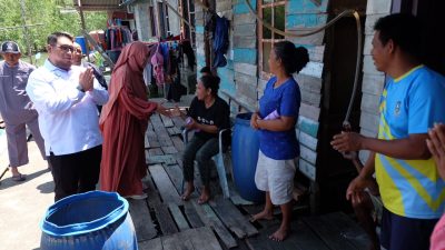 Rizha Hafiz Kampanye Door to Door ke Tanjung Unggat, Warga Mengeluh Sulit Air Bersih