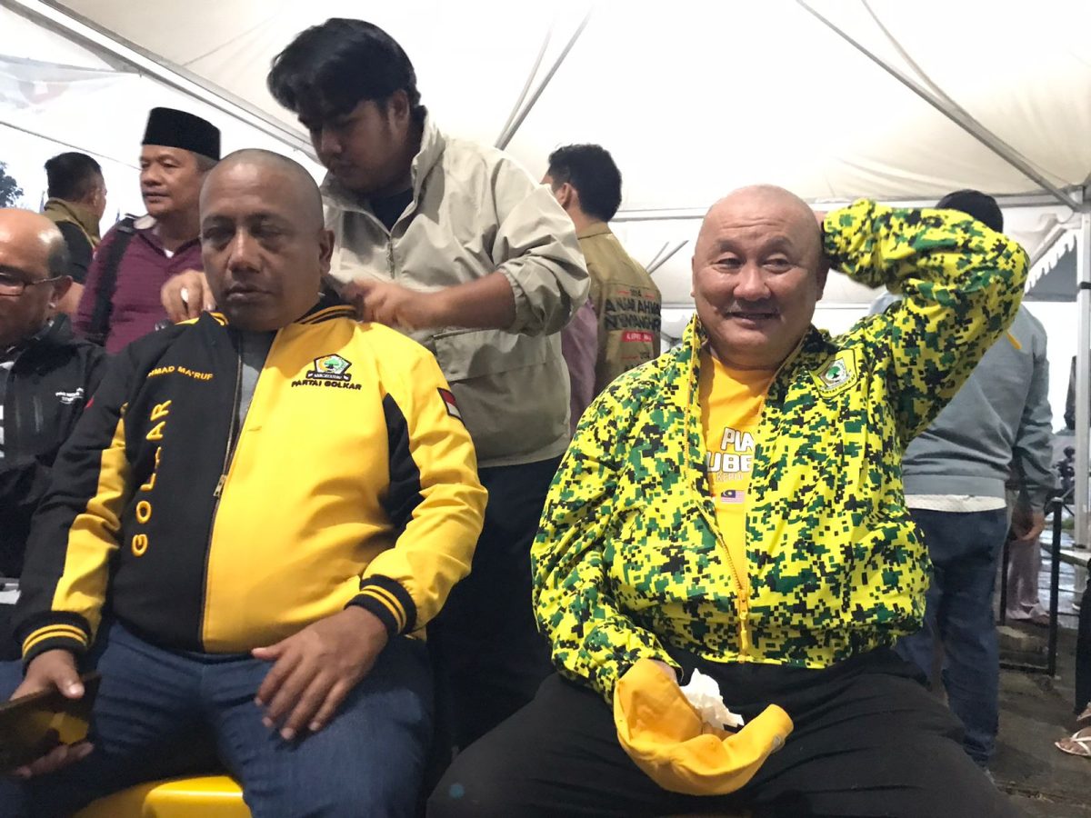 Ritual Unik di Pilkada Kepri, Tim Ansar-Nyanyang Rayakan Kemenangan dengan Potong Rambut Plontos