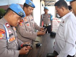 Propam Polresta Tanjungpinang Periksa Senpi dan HP Milik Anggota