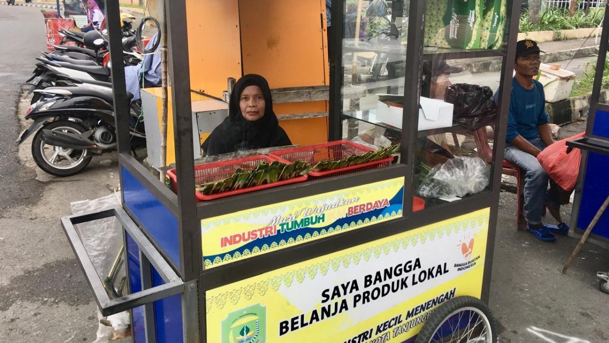 Pedagang Otak-Otak di Tanjungpinang Mengeluh Sepi Pembeli