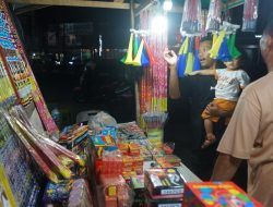 Jelang Tahun Baru, Pedagang Petasan Keluhkan Sepi Pembeli