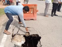 Jembatan Jalan Kawal Amblas, Akses Utama Menuju Pantai Trikora Putus 
