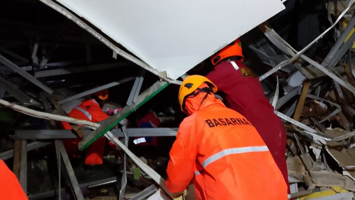 Longsor di Perumahan Tiban Batam, 4 Orang Belum Ditemukan