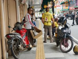 Wisatawan Keluhkan Semrawutnya Parkir Sepeda Motor di Jalan Merdeka