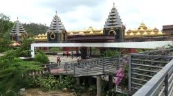 Vihara Jin Gang Shan di Galang Batang, Destinasi Wisata Religi Mirip Kuil di Thailand