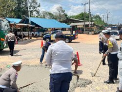 Polres Bintan Bersama Jasa Raharja dan Dishub Lakukan Penambalan Jalan