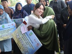 531 Lansia Terima Bansos, Wawako Batam Li Claudia: Ini Bentuk Kasih Sayang Kami