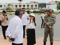 Pemko Batam Bongkar Reklame Ilegal di Simpang Kara, 273 Unit Sudah Ditertibkan