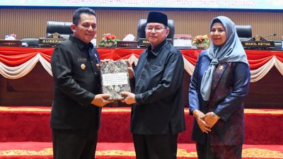 Gubernur Ansar Serahkan Ranperda RPJMD 2025–2029, Paparkan Visi Pembangunan Kepri