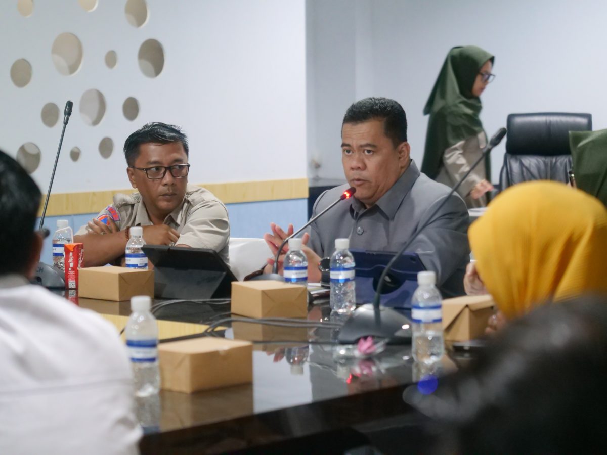 Sekretaris Daerah Kabupaten Bintan Ronny Kartika memimpin langsung Rapat Koordinasi penanganan satwa liar buaya bersama beberapa instansi lintas sektoral, 24/6/2025. Foto : Dok. Kominfo Kab Bintan