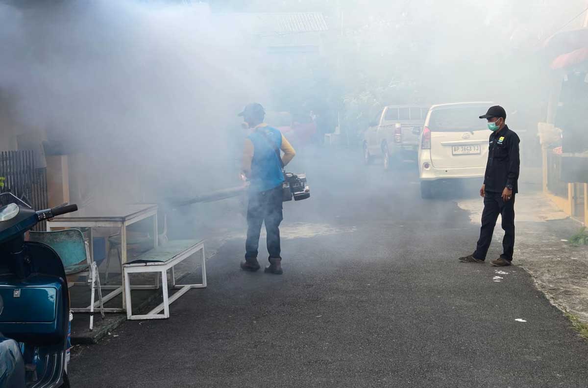 Ismulyono Lakukan Fogging Mandiri di Tanjungpinang, Antisipasi DBD Meningkat