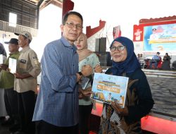 Wali Kota Batam Sambangi 9 Kecamatan dalam Sehari, Serahkan Insentif RT/RW dan LPM