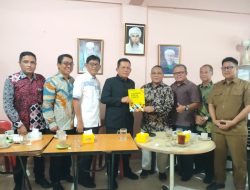 Komisi Informasi Kepri Serahkan Laporan Kinerja 2024 ke Gubernur Ansar