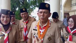 Gubernur Provinsi Kepulauan Riau, Ansar Ahmad saat melantik Cen Sui Lan sebagai Ketua Majelis Pembimbing Cabang (MABICAB) Gerakan Pramuka Kabupaten Natuna Masa Bakti 2025–2030 di Gedung Serindit, Ranai, Minggu (10/8/2025). Dok : Kominfo Provinsi Kepulauan Riau.