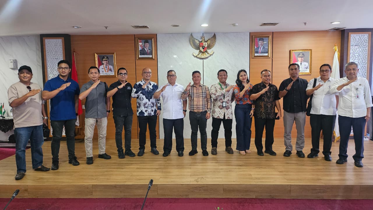 Wakil Gubernur Kepulauan Riau, Nyanyang Haris Pratamura menghadiri kegiatan pembahasan permasalahan transportasi online di Kota Batam yang berlangsung di Ruang Rapat Graha Kepri, Selasa (5/8). Dok : Kominfo Provinsi Kepulauan Riau