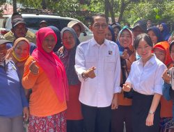 Wali Kota dan Wakil Wali Kota Batam Serahkan 1.500 Paket Sembako untuk Petugas Kebersihan