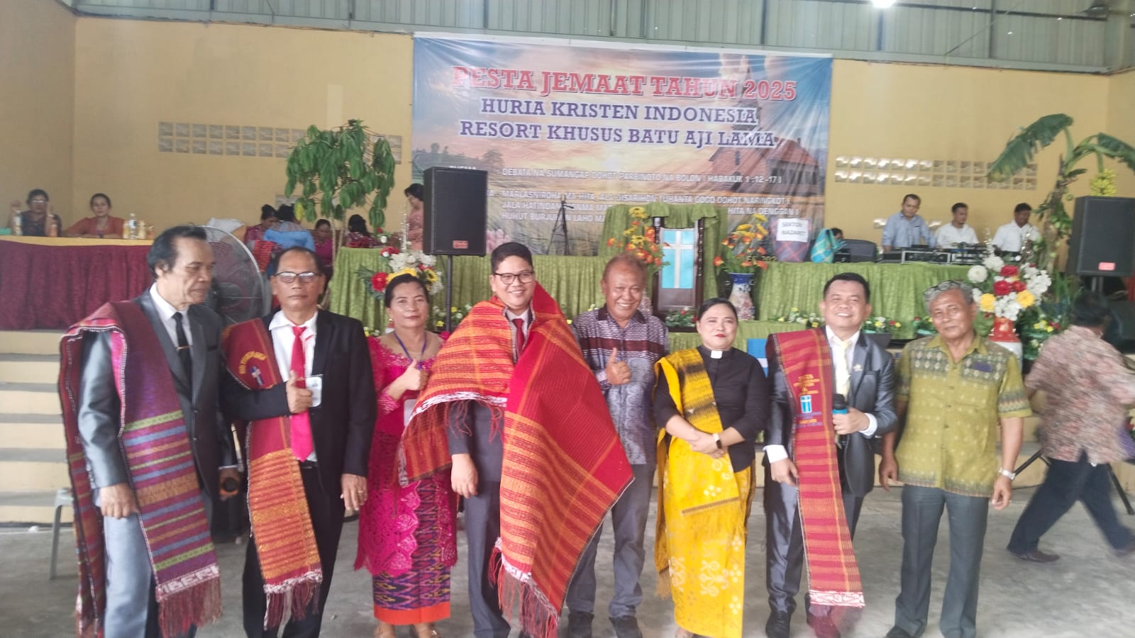 Kadis Kominfo Kota Batam, Rudi Panjaitan menghadiri acara Pesta Gotilon HKI Batuaji Lama yang berlangsung pada Minggu(5/10/25) di gedung serbaguna HKI Batuaji Lama di kelurahan Sagulung Kota, Batam.Dok : Kominfo Kota Batam