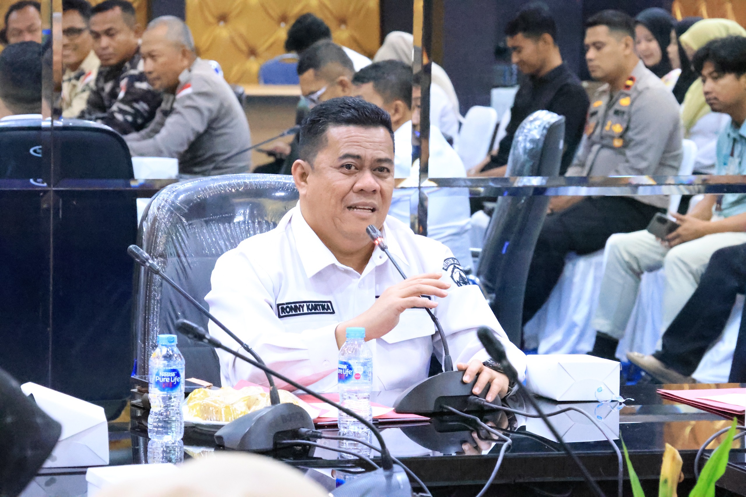 Sekretaris Daerah Kabupaten Bintan Ronny Kartika, di Ruang Rapat II Bandar Seri Bentan, Rabu (03/09) saat memimpin Rapat Koordiansi Persiapan Penyelenggaraan Event Bintan Trekking dan Fun Trail Run 2025. Dok : Kominfo Kabupaten Bintan.