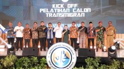 Wali Kota Batam, Amsakar Achmad, bersama Wakil Wali Kota Batam, Li Claudia Chandra, menghadiri Kick Off Pelatihan Calon Transmigran di Batalyon Infanteri 10 Marinir Satria Buih Yudha (SBY) Barelang, Senin (3/11/2025).. Dok : Kominfo Kota Batam.