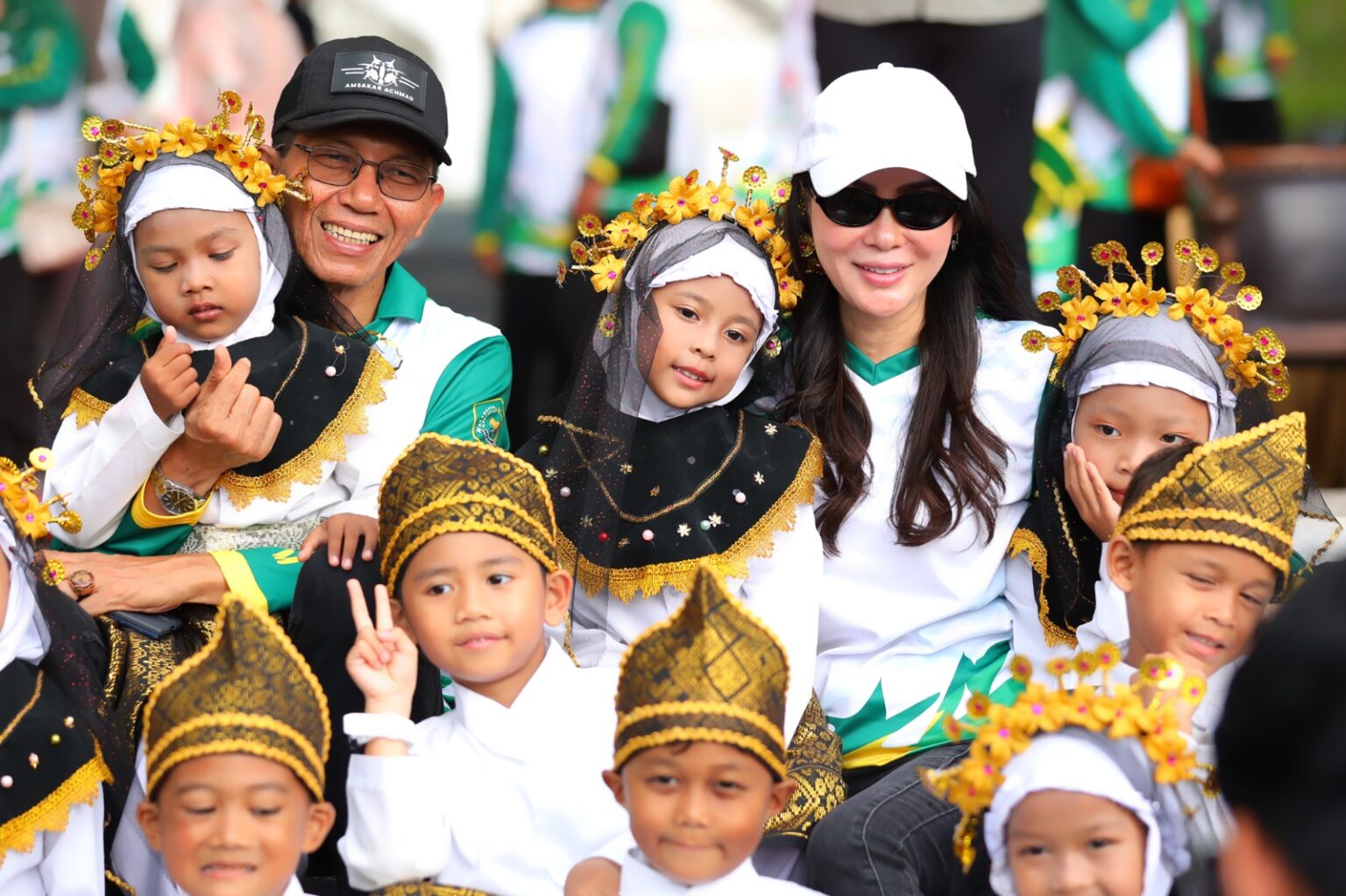 Wali Kota Batam, Amsakar Achmad, bersama Wakil Wali Kota Batam, Li Claudia Chandra, secara resmi membuka ajang Pekan Olahraga dan Seni (Porseni) RA dan Madrasah Kota Batam Tahun 2025 di Dataran Engku Putri, Batam Centre, Selasa (4/11/2025). Dok : Kominfo Kota Batam