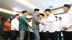Wali Kota Batam, Amsakar Achmad, menghadiri Pelantikan dan Rapat Kerja Pengurus Persatuan Mubalig Batam (PMB) periode 2025–2039 yang digelar di Hotel Golden View, Bengkong, Sabtu (1/11/2025). Dok : Kominfo Kota Batam.