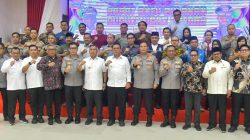 Gubernur Kepulauan Riau (Kepri) H. Ansar Ahmad didampingi Wakil Gubernur Kepri Nyanyang Haris Pratamura menghadiri Rapat Evaluasi Bulanan Gugus Tugas Daerah Pencegahan dan Penanganan Tindak Pidana Perdagangan Orang (TPPO) di Gedung Lancang Kuning, Polda Kepri, Jumat (31/10). Dok : Diskominfo Provinsi Kepulauan Riau