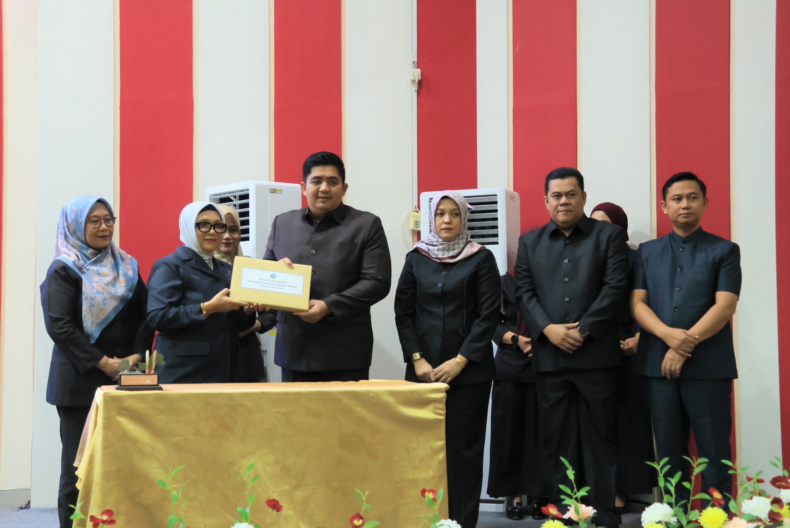 Bupati dan Wakil Bupati Bintan Hadiri Paripurna Pengesahan Ranperda Bintan Karya Bahari. Dok : Kominfo Kabupaten Bintan
