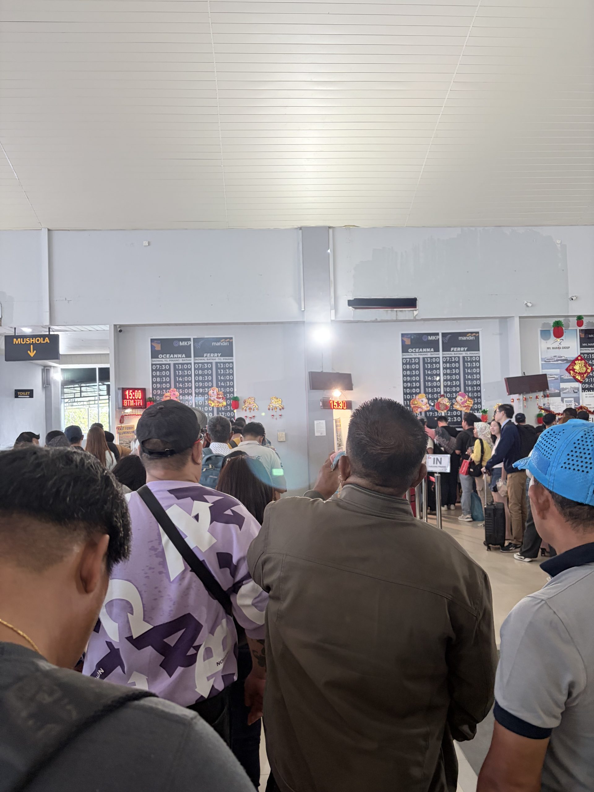 Antrean Penumpang Membludak di Pelabuhan, Jadwal Keberangkatan Dipadati Calon Penumpang. Dok : Lintaskepri.com