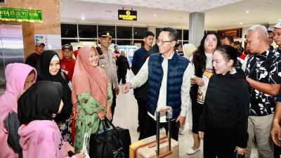 Amsakar dan Li Claudia Pantau Langsung Aktivitas Pemudik di Pelabuhan Sekupang