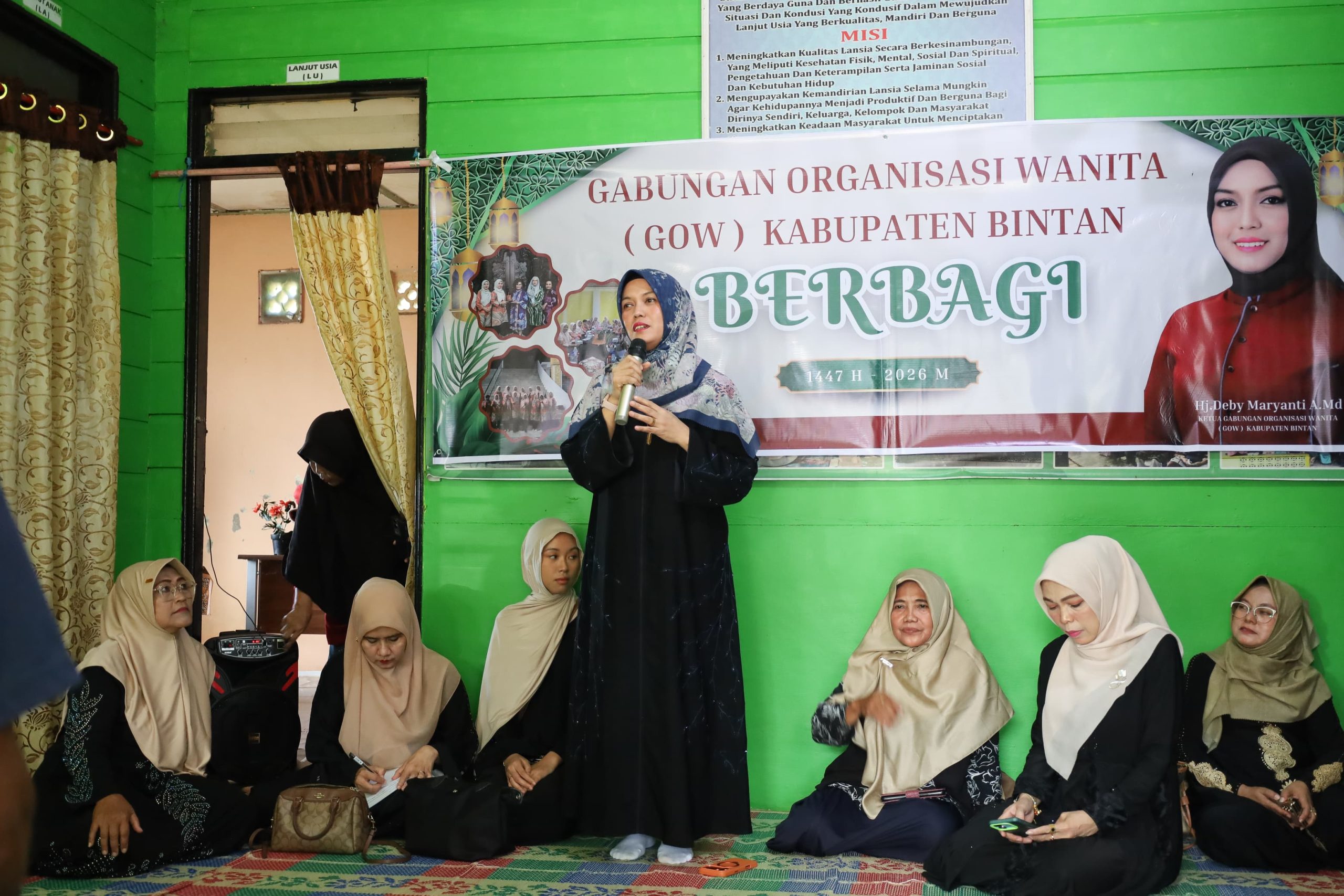 Berbagi Keberkahan Ramadan 1447 H, Wabup Bintan, Deby Maryanti Kunjungi Lansia di Kp Pisang. Dok : Kominfo Kabupaten Bintan