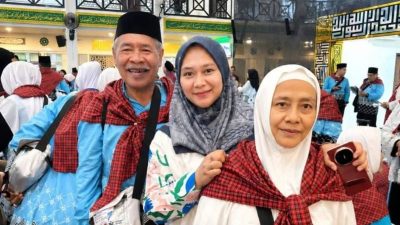Foto jemaah calon haji Indonesai yang dilaporkan hilang di Kota Makkah, Muhammad Firdaus Ahlan (kiri) dari kloter JKG 27 Rombongan 1 dari KBIH Imam Bonjol bersama istri dan anaknya (Foto: Dokumentasi pribadi via Antara)