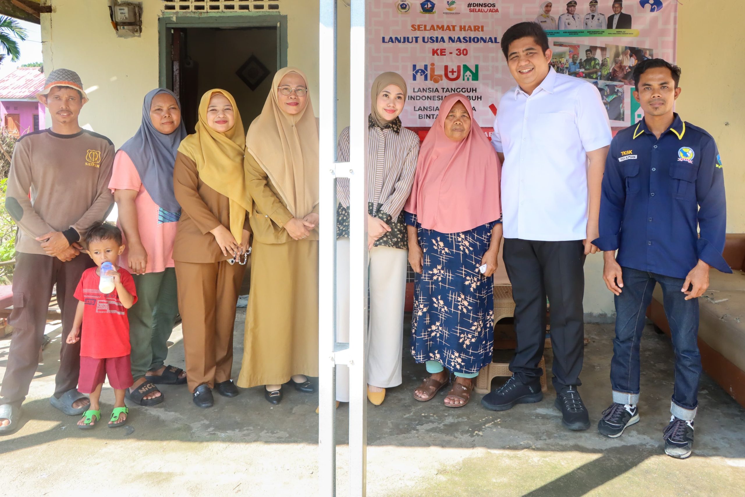 HLUN ke-30, Bupati Bintan dan LKKS Salurkan 300 Paket Sembako untuk Lansia. Dok : Kominfo Kabupaten Bintan