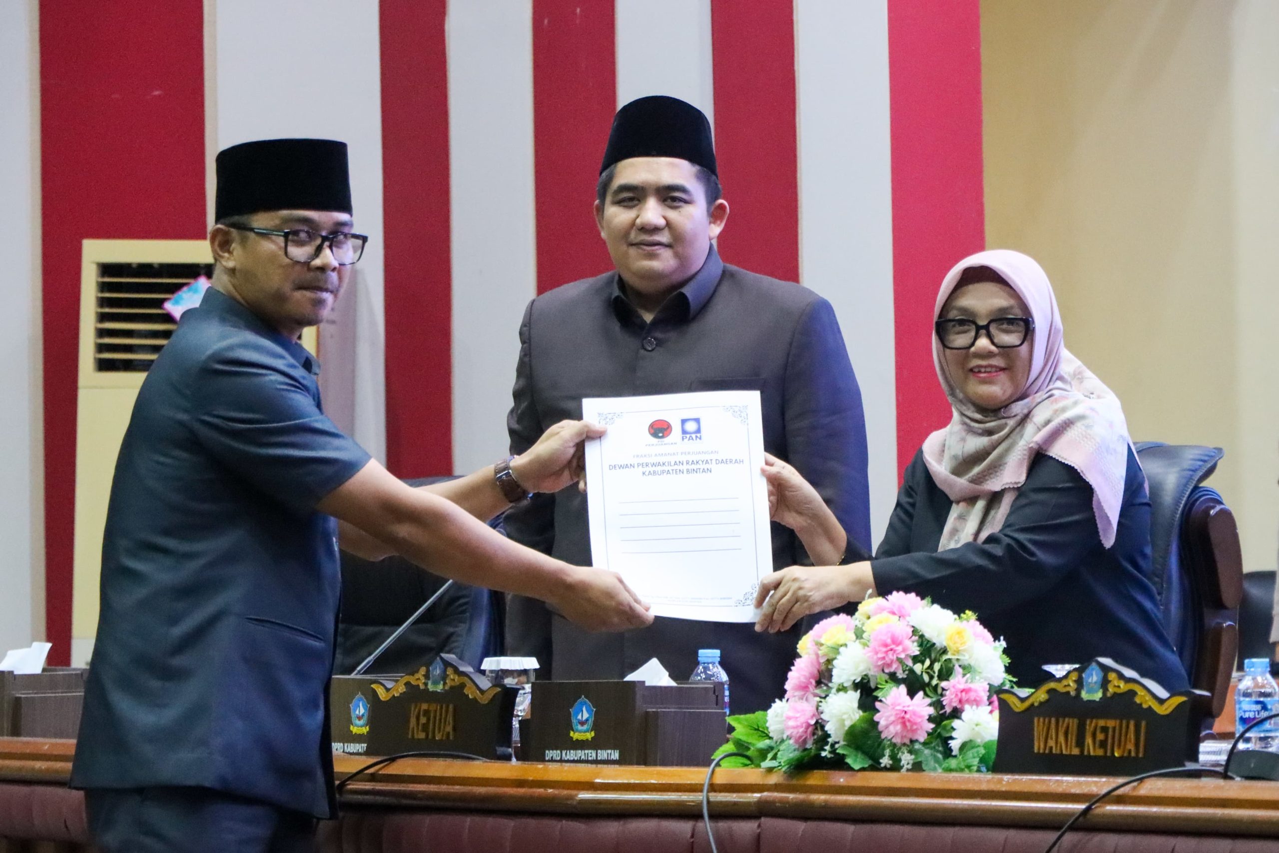 Hadiri Paripurna DPRD, Bupati Bintan Sampaikan Ranperda RTRW 2026–2046. Dok : Kominfo Kabupaten Bintan