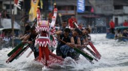 Tim peserta Dragon Boat Race saat berpacu di lintasan perairan dengan semangat dan kekompakan para pendayung. Dok : Istimewa