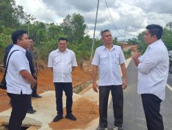 Roby Tinjau Infrastruktur Peningkatan Struktur Jalan Sinjang di Toapaya