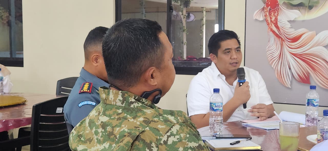 Bupati Roby Pimpin Rapat Perkembangan Pendataan Ulang Bangunan Masyarakat dan TNI AL di Tanjung Uban. DOk : Kominfo Kabupaten BIntan