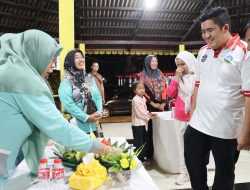 Bupati Roby Puji Kreasi Tumpeng Melestarikan Budaya ‘Emak-Emak’ Kuala Sempang