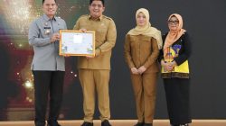 Kemenkum Kepri Berikan Piagam ke Bupati Bintan, Desa Pengudang Jadi Kawasan Berbasis Kekayaan Intelektual. Dok : Kominfo Kabupaten Bintan