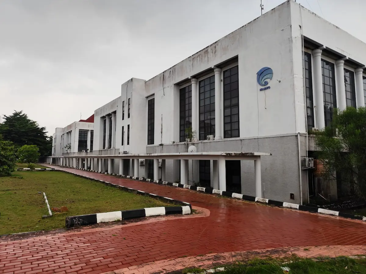 Gedung Dinas Komunikasi dan Informatika (Diskominfo) Provinsi Kepulauan Riau di Dompak yang menjadi lokasi instansi terkait proyek pengadaan. Dok : Istimewa