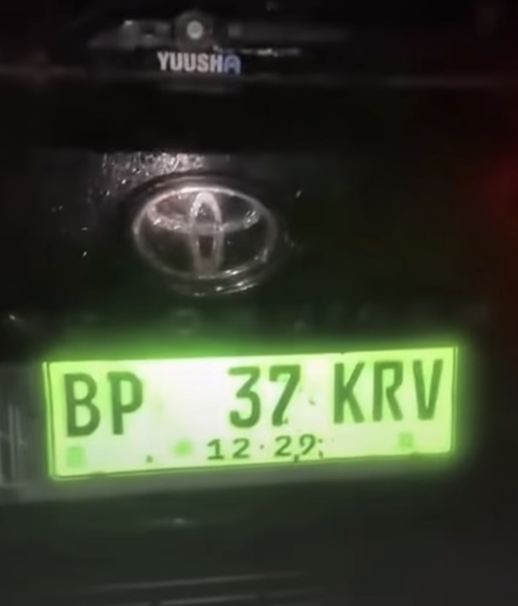 Mobil Land Cruiser Mengamuk di Pasar Tos 3000 Batam, Tabrak Lapak Pedagang dan Sejumlah Kendaraan. Dok : Istimewa