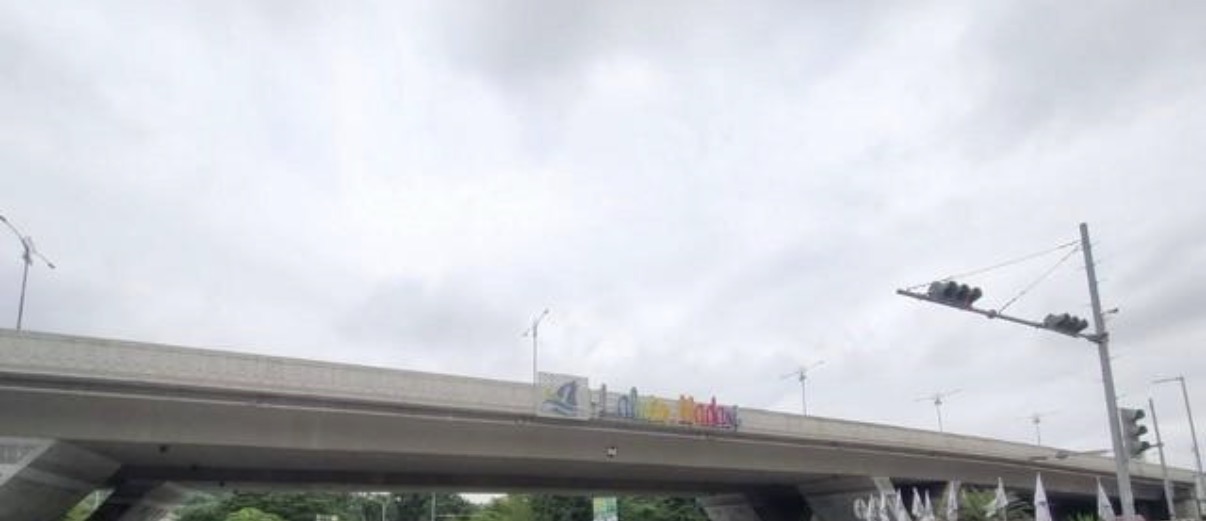 suasana Flyover Gajah Mada di Kota Batam yang menjadi perhatian publik setelah tulisan “Laluan Madani” tidak lagi terlihat. Pemerintah Kota Batam menjelaskan bahwa ornamen tersebut sedang dalam proses perbaikan akibat kerusakan, bukan karena hilang atau dicuri. Dok : Istimewa