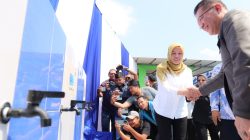 Wabup Bintan, Deby Maryanti Apresiasi Pembangunan Sumur Bor Sucofindo untuk Masyarakat Toapaya. Dok : Kominfo Kabupaten Bintan