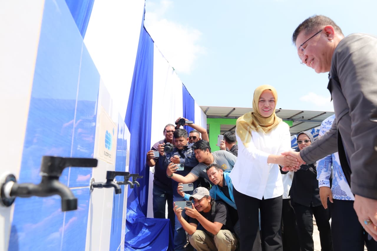 Wabup Bintan, Deby Maryanti Apresiasi Pembangunan Sumur Bor Sucofindo untuk Masyarakat Toapaya. Dok : Kominfo Kabupaten Bintan